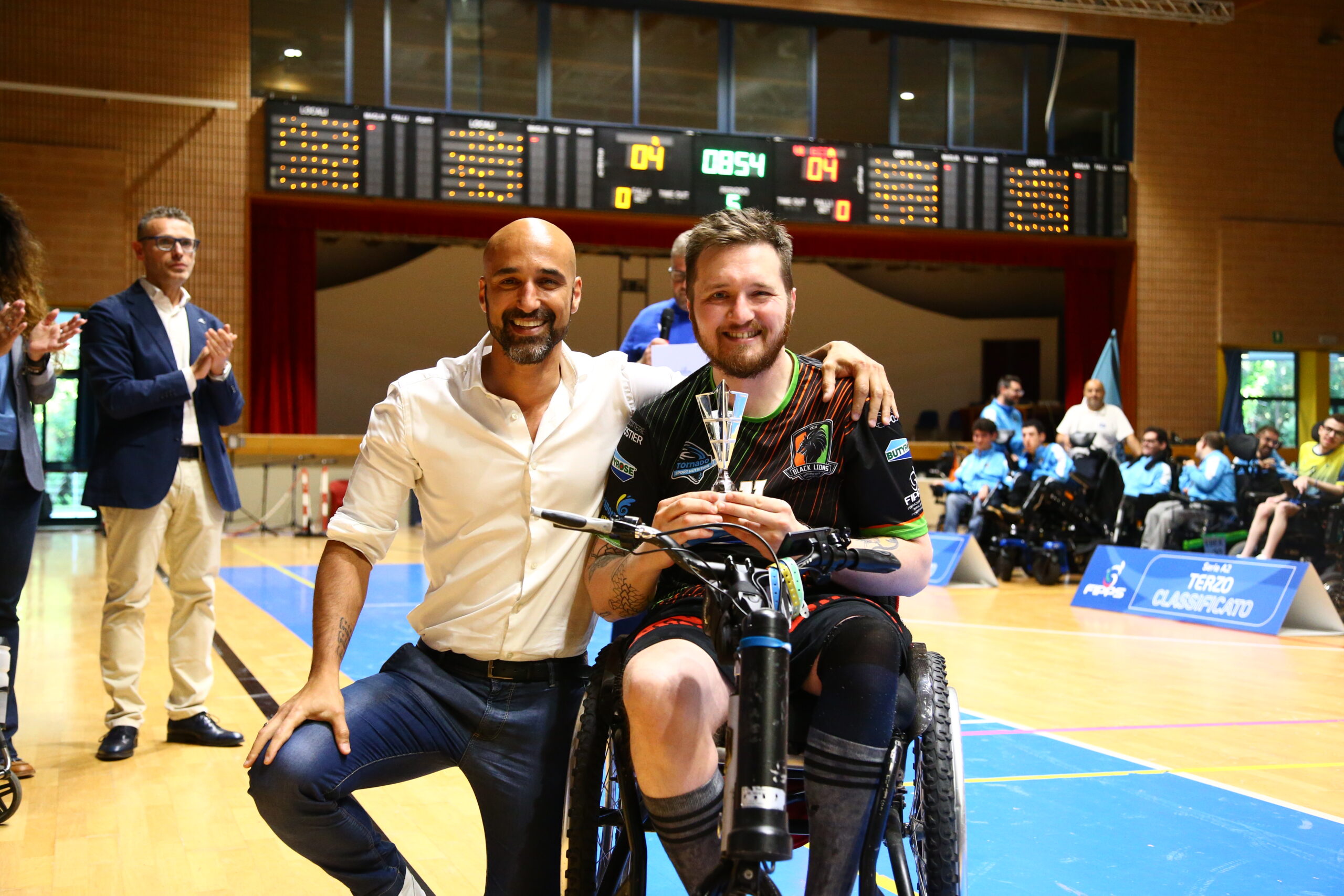 Mattia Ramina premiato come miglior mazza delle fasi finali da Saul Vadalà (Reamed)